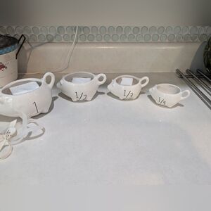 Rae Dunn 4 piece piggy measuring cup set